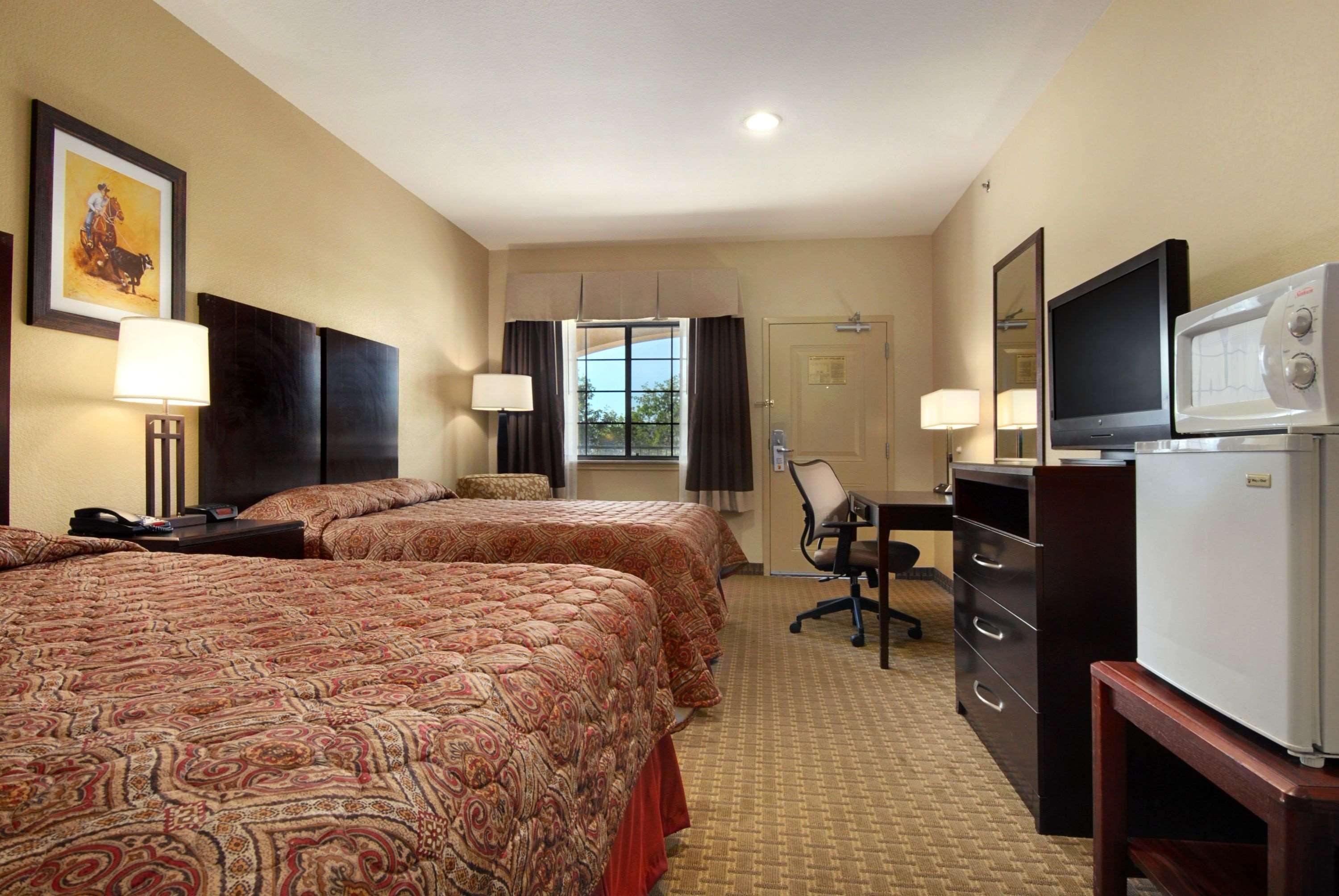 Super 8 By Wyndham Hotel 2*