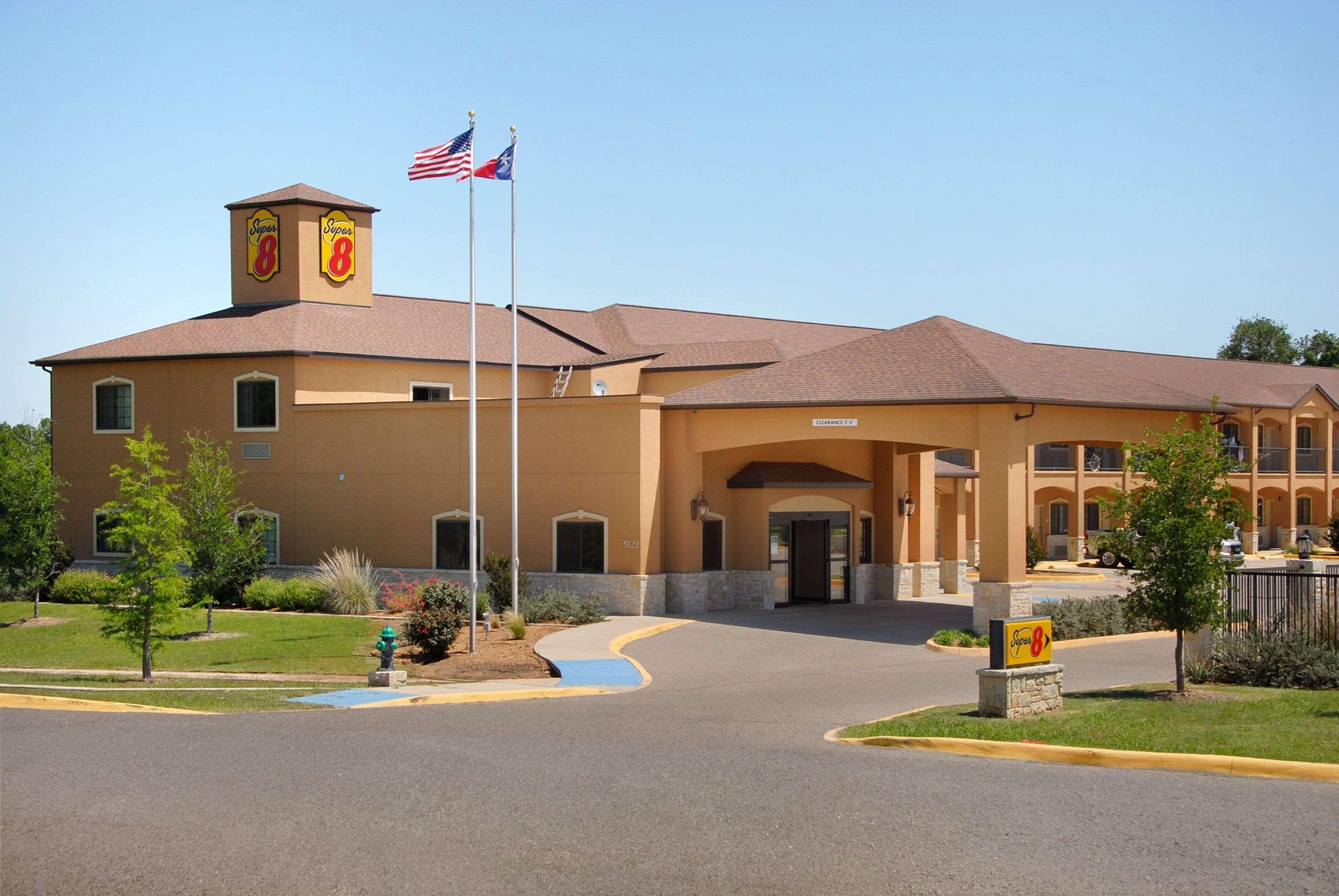 Super 8 By Wyndham Hotel 2*